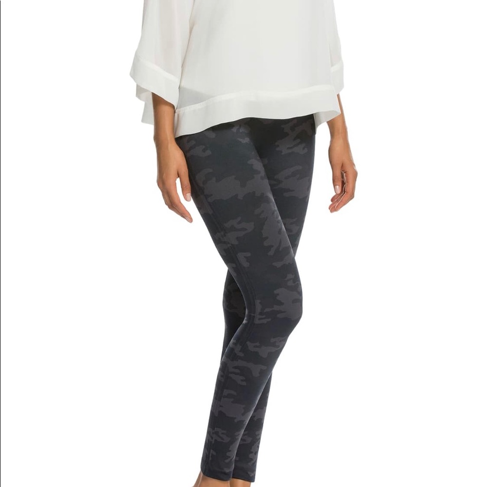Camo Spanx Leggings Sz Small. Worn only 3 times.